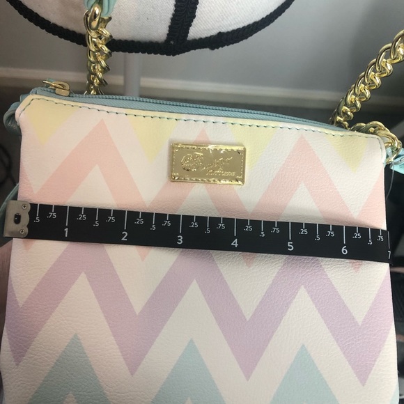Betsy Johnson pastel crossbody - Picture 3 of 8